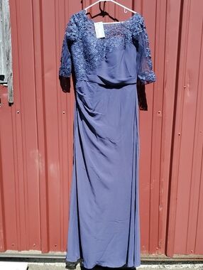 Women's Lavender  Lace Appliqué Evening Dress - Elegant Formal Gown